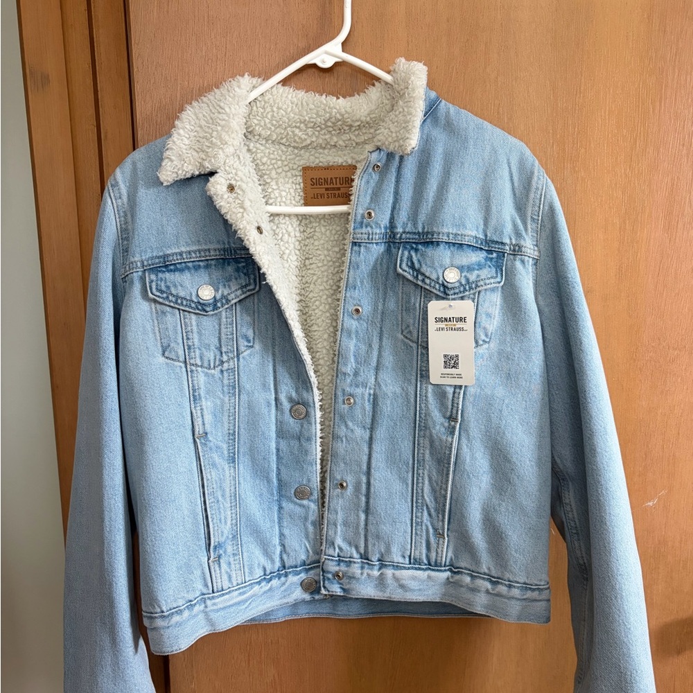 NWT Levi’s Jean Jacket Signature Women’s Levi Strauss Light Blue Denim Sherpa M